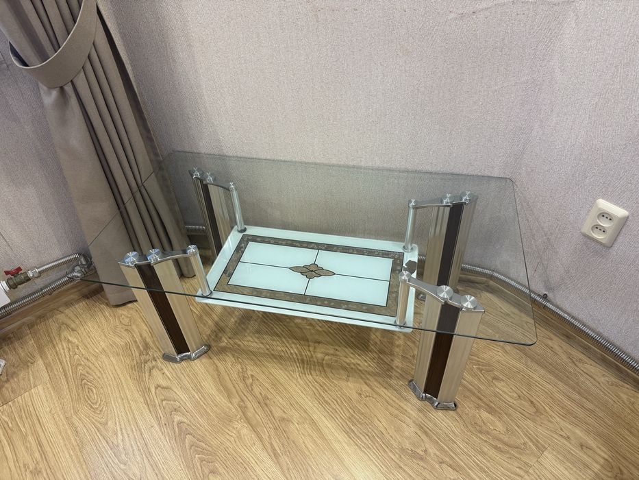 Столик журнальный стеклянный