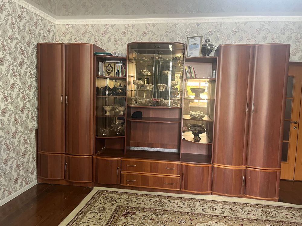Стенка для зала 3,50 м и стол