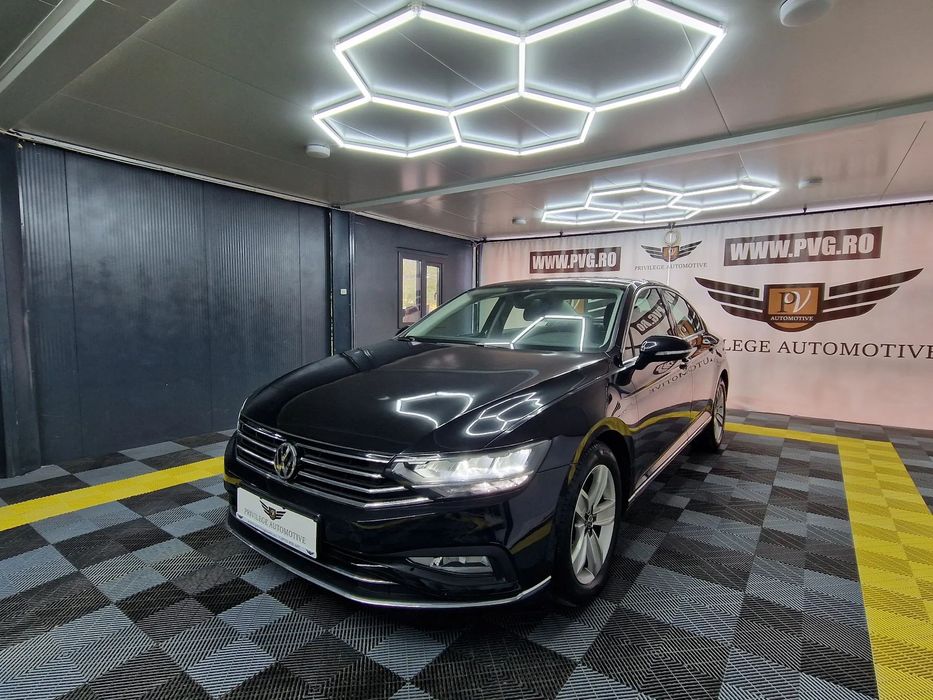 Volkswagen Passat DSG • Highline • LED • Distronic • Alcantara • keyless • padele