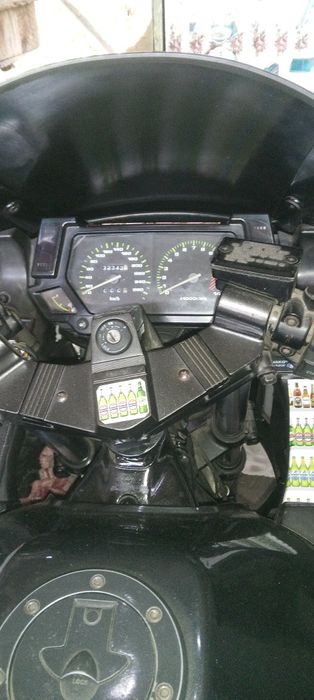 Vind motocicleta Kawasaki gpx 750r