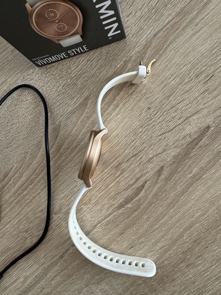 Часовник GARMIN Vivomove Style/Rose gold