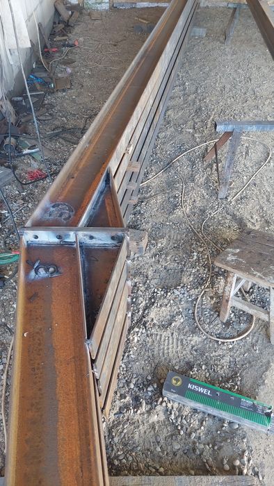 Vând 5ferme metalice la 6m din ipe140 și 10stalpi la 3m