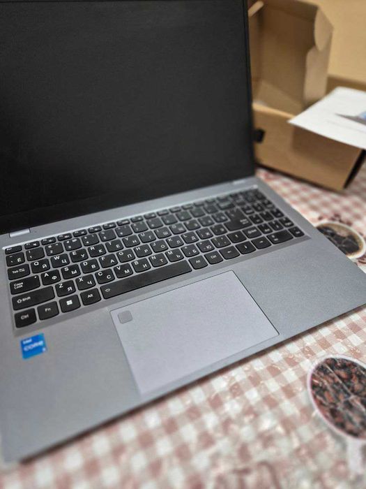 Noutbuk Hanson TRX HS / Intel Core i5-12600 / DDR4 8GB
