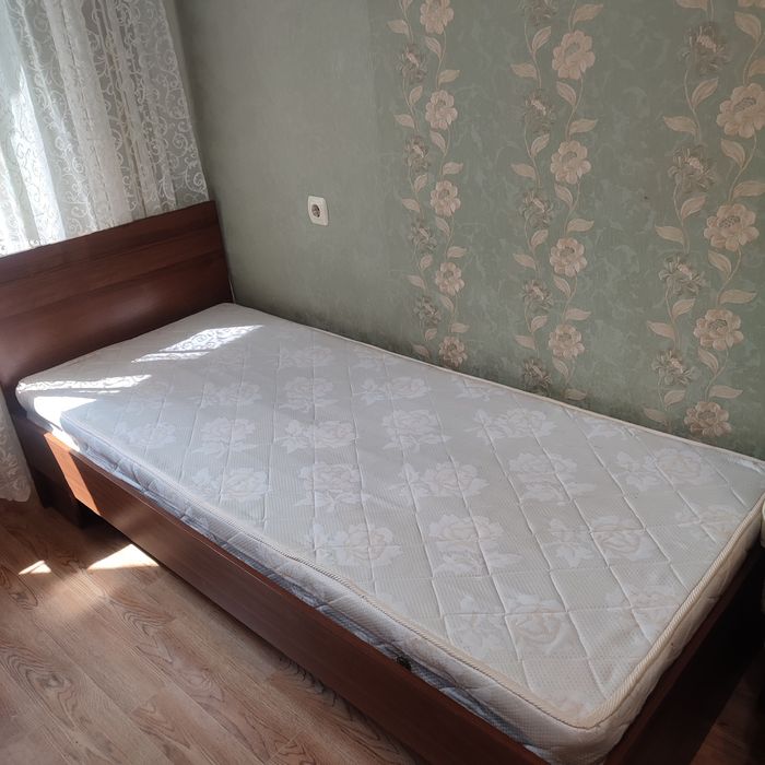 Продам две кровати,1,цена - 25000 каждая