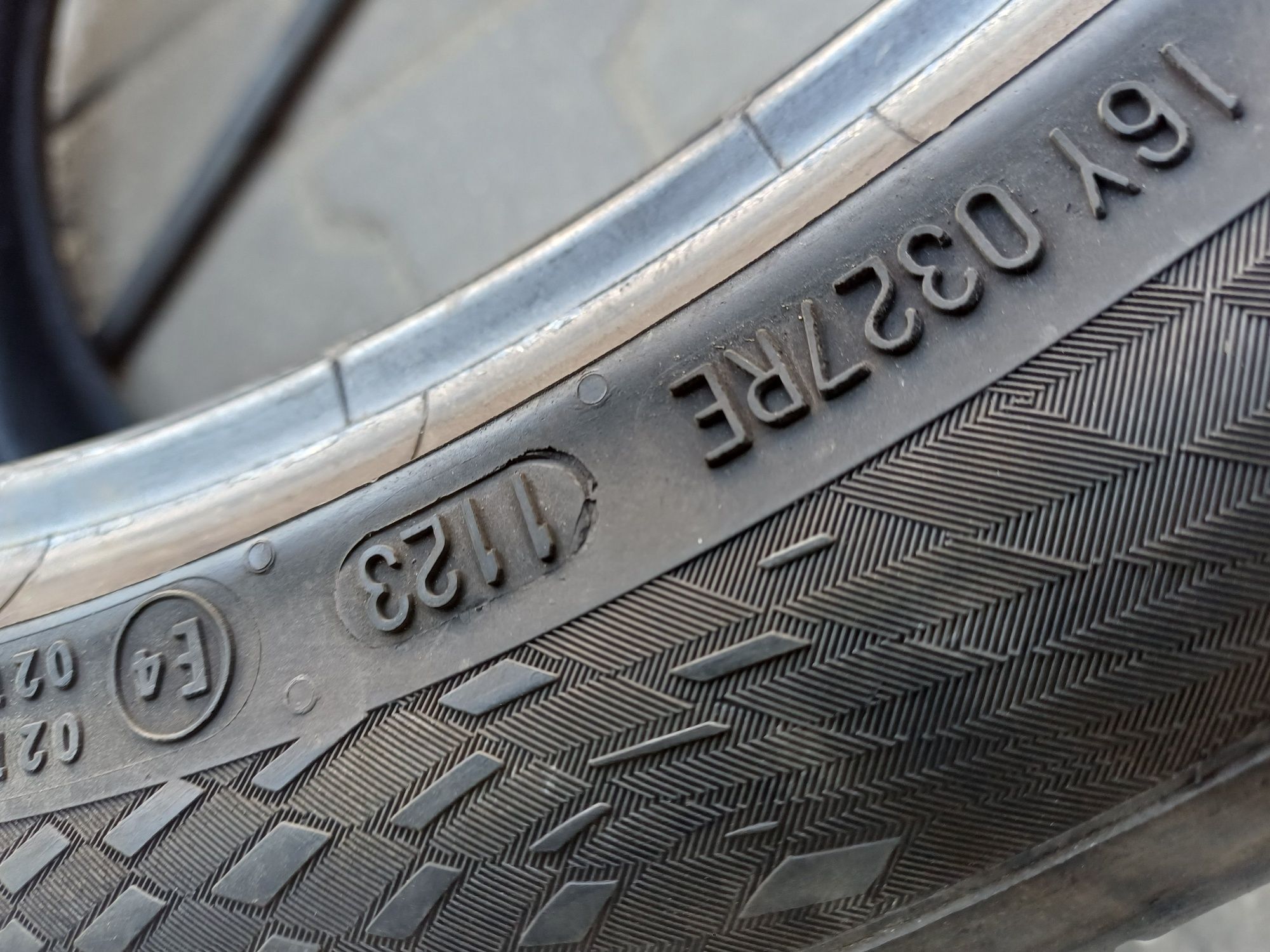 Гуми 255/40/19 Континентал
