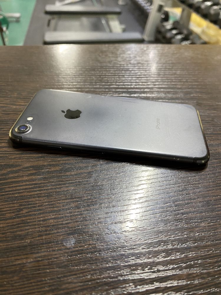 IPhone 7 в хорошем состоянии