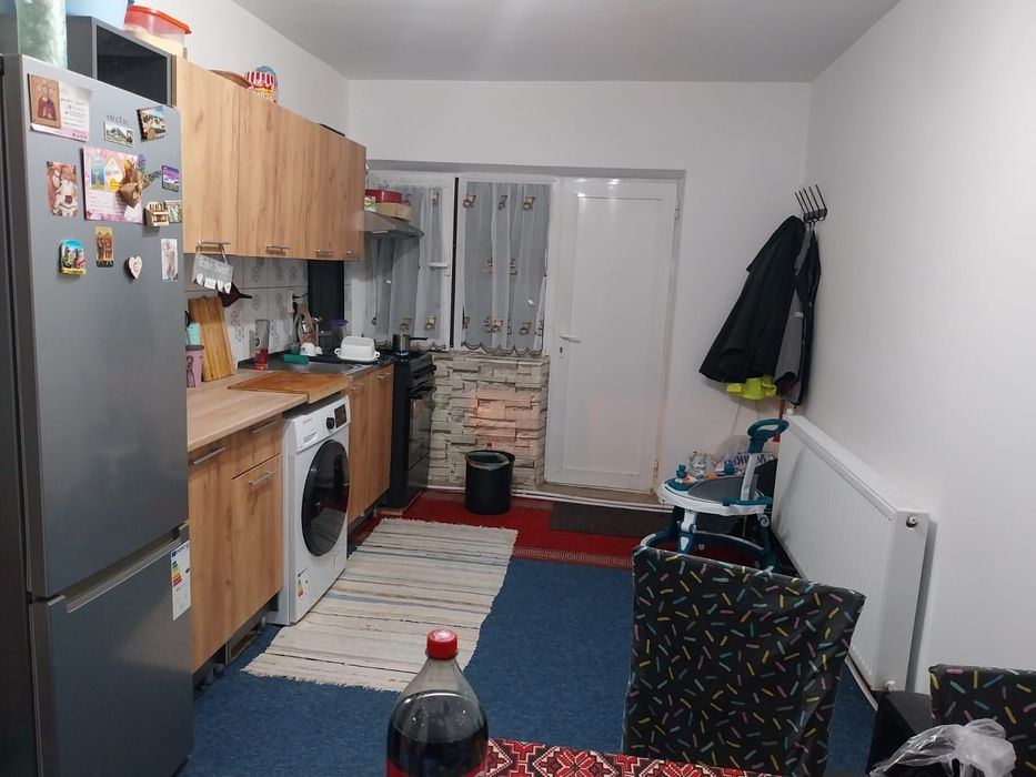 Vând apartament doua camere decomandat parter