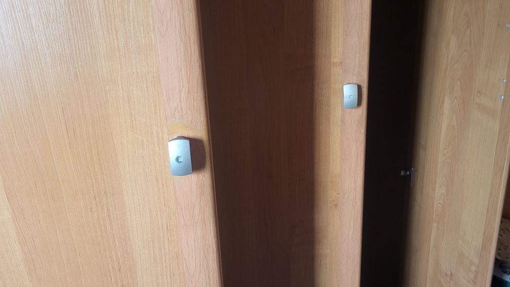 Шкаф три в одном два пенала и угловой большой шуаф с зеркалом на всю в