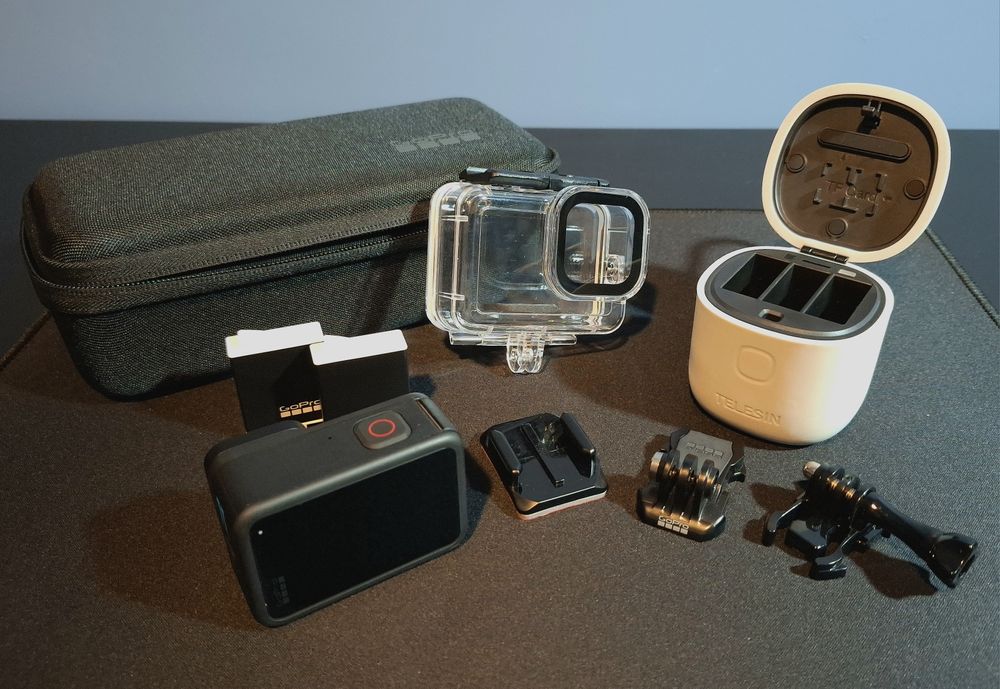 GoPro Hero 11 Black + Acumulatori extra / încărcător/ accesorii