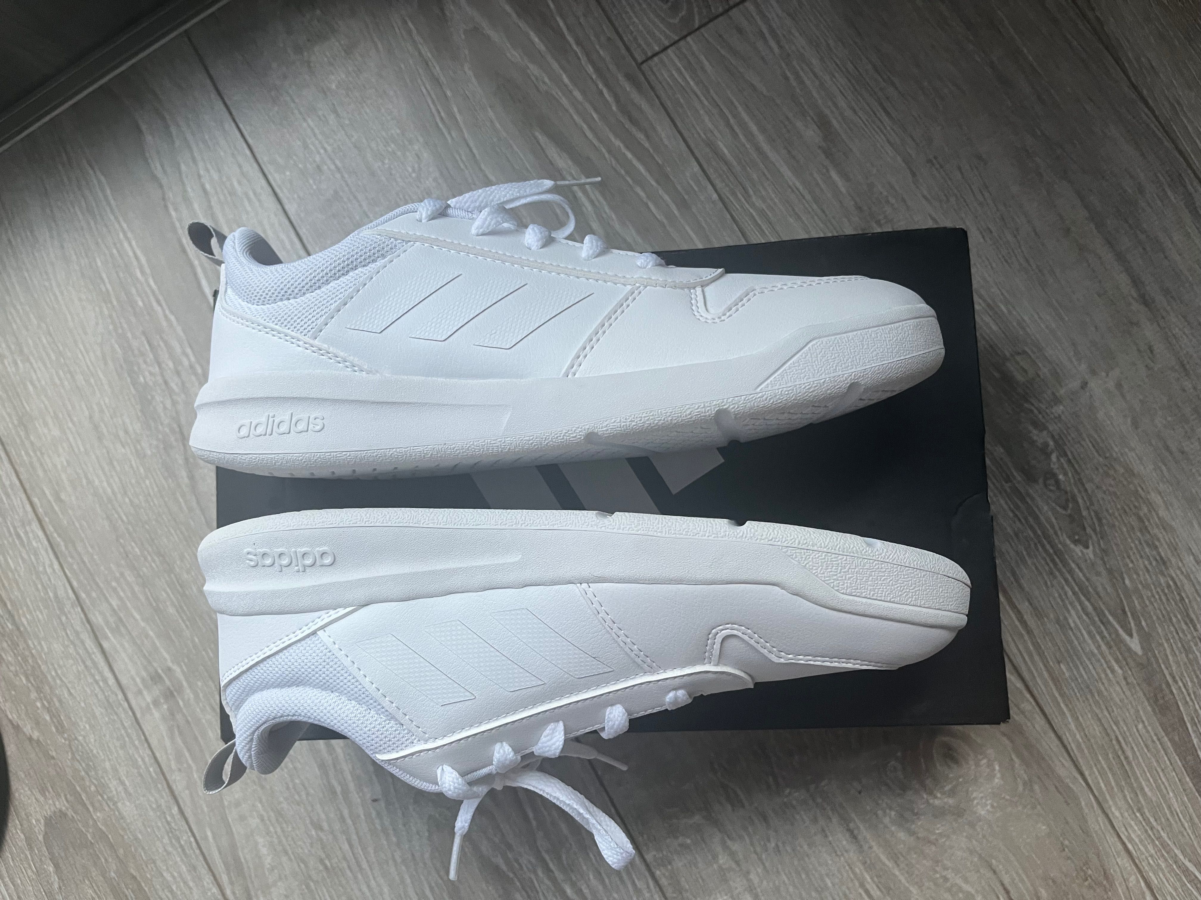 Чисто нови маратонки Adidas Tensuar K