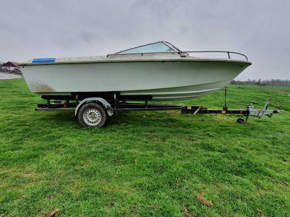 Barca Rosoma AMF Crestliner 775 + peridoc RIBA BV1500