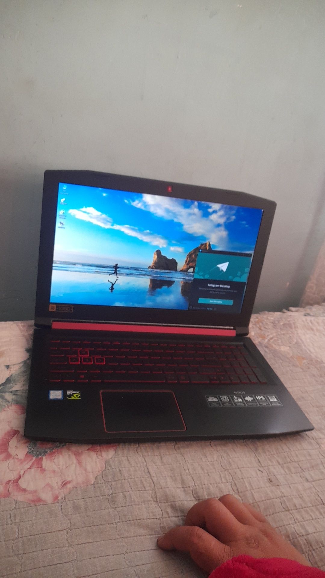 Acer nitro i5 8th ssd256 hdd1tb vga 1050ti