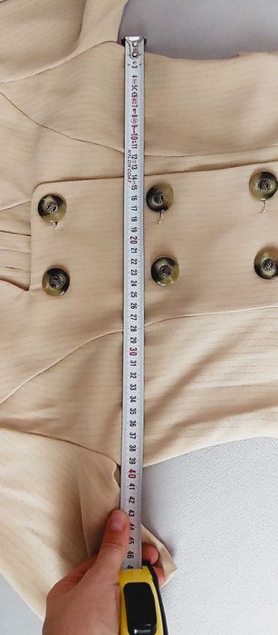 Подарявам два дамски костюма