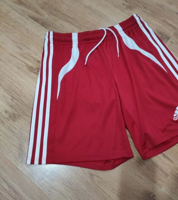 Pantaloni scurți Adidas mărimea M