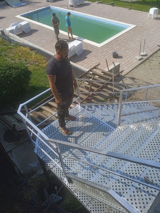Facem scări zincate la comanda
