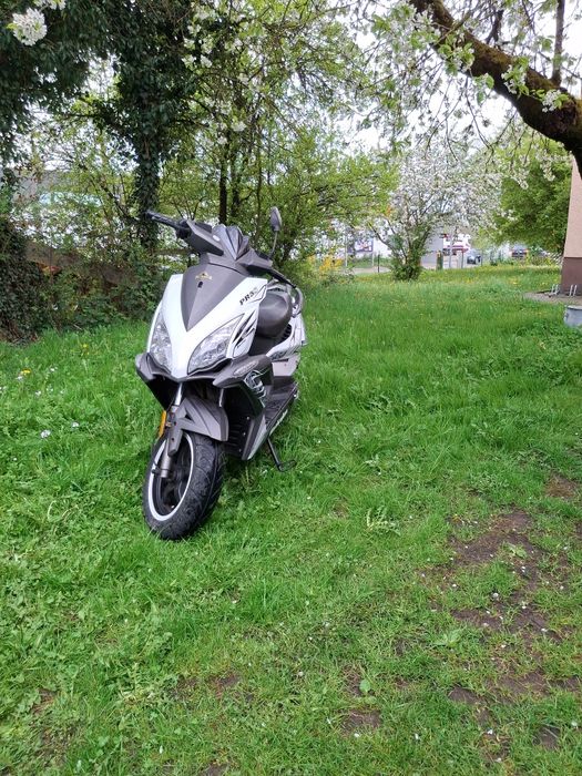 Vând scuter de 50 ccm