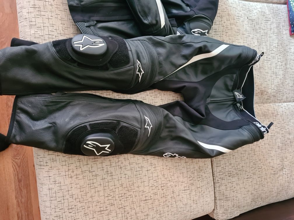 Costum moto din piele alpinestars din 2piese mărimea 50