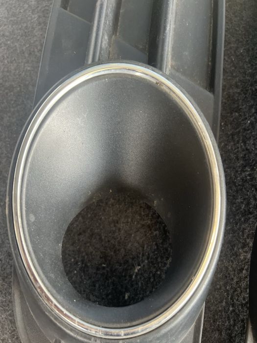 Решетка с дупка за халоген или дистроник за AUDI A6 c7 4g0807682 h