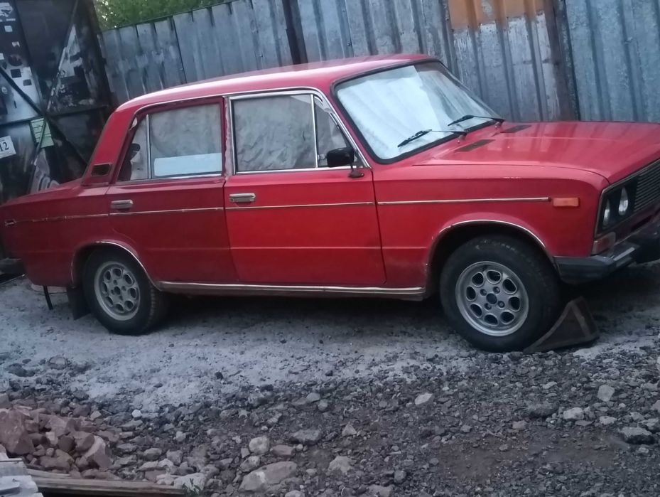 Лада 1500 S червена