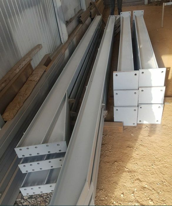 Vand 6ferme metalice la 11m deschidere facuta din 2jumatati si 12stalp