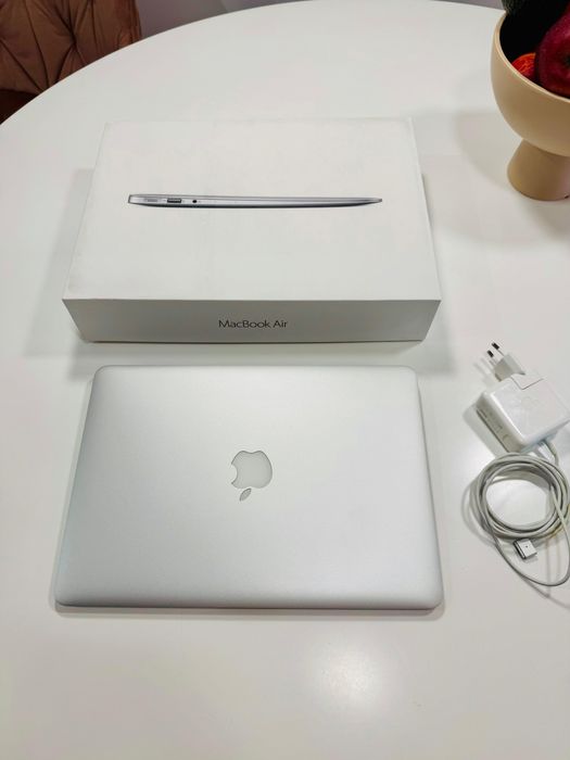 Laptop MacBook Air 13, i5, 2020