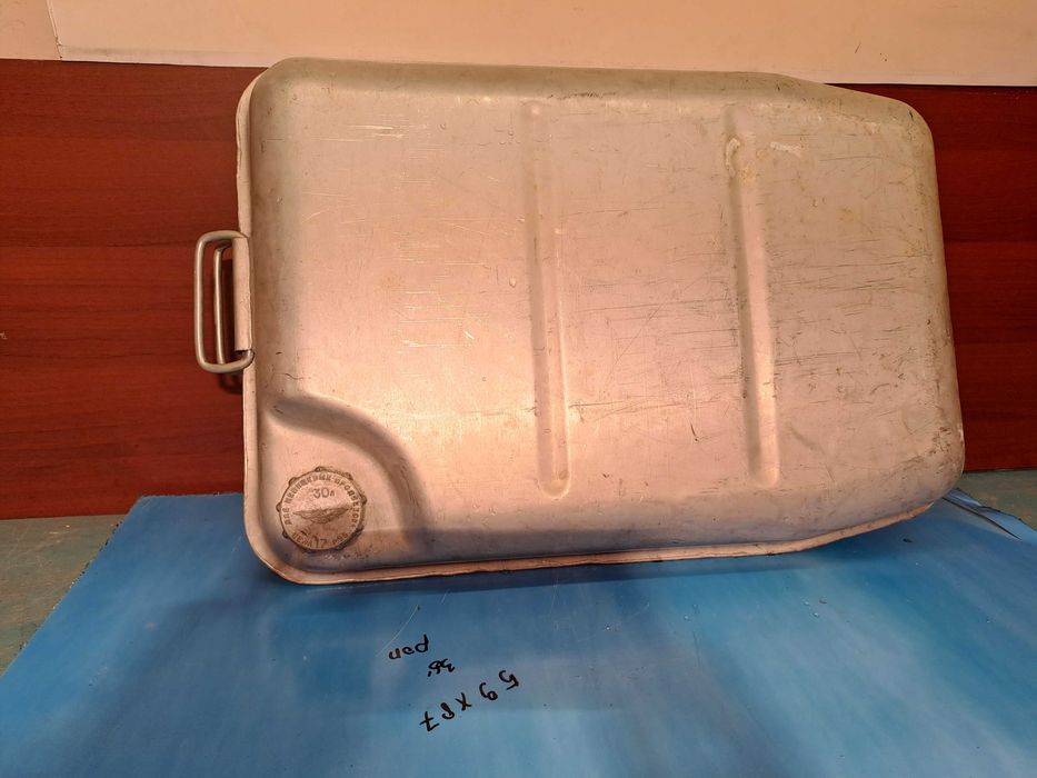 Продаю два плоских бака аллюминиевых. Емкость - 30 литров