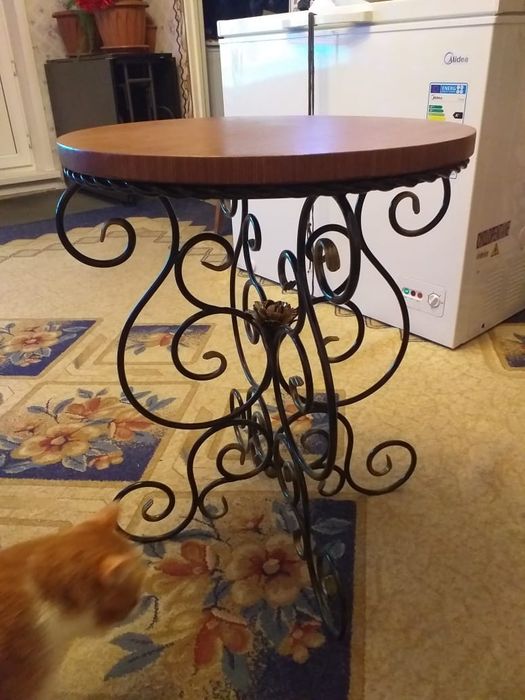 Продаётся стол ручной работы