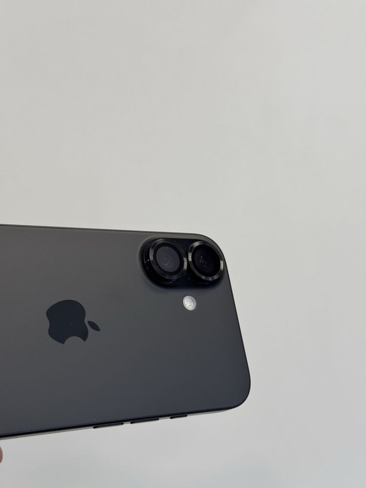 Продавам iPhone 16 на 20 цикъла