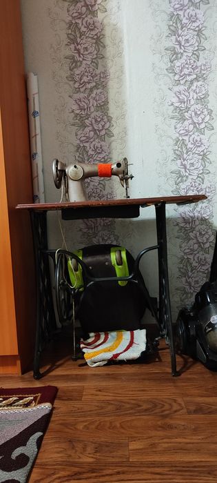 Швейная машинка ножная