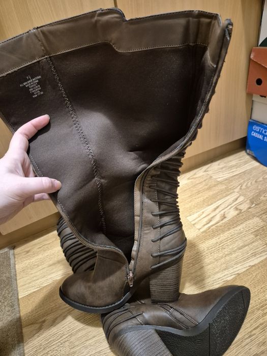 Високи дамски ботуши на ток