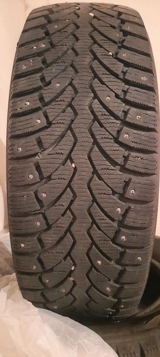 Шины зимние "шипованные" Pirelli.