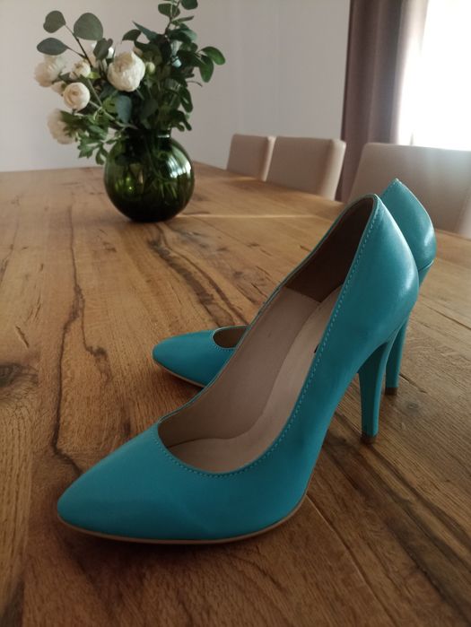 Vând pantofi stiletto NOI, nepurtati , piele turcoaz, marca Ancolette
