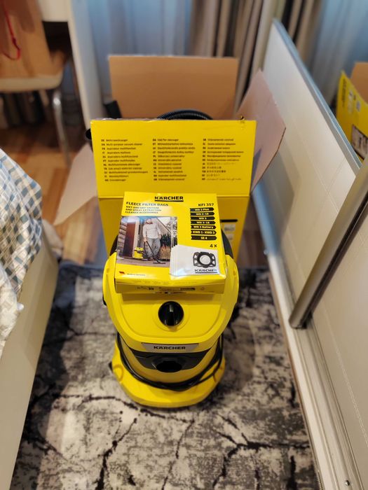 Karcher - Aspirator cu fir.