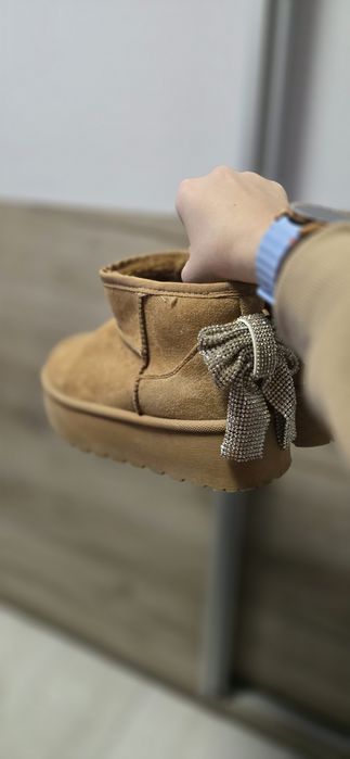 Ghete tip UGG cu fundiță