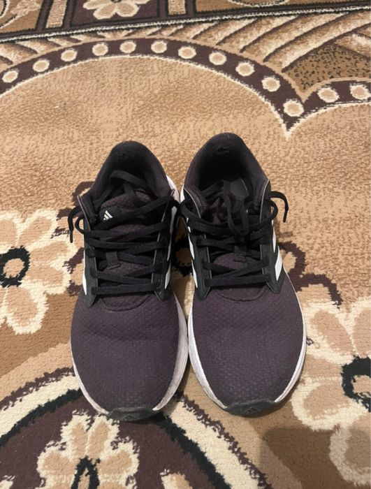 adidasi de alergare