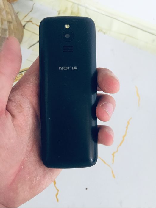 Nokia 8800 banan srochna sotiladi