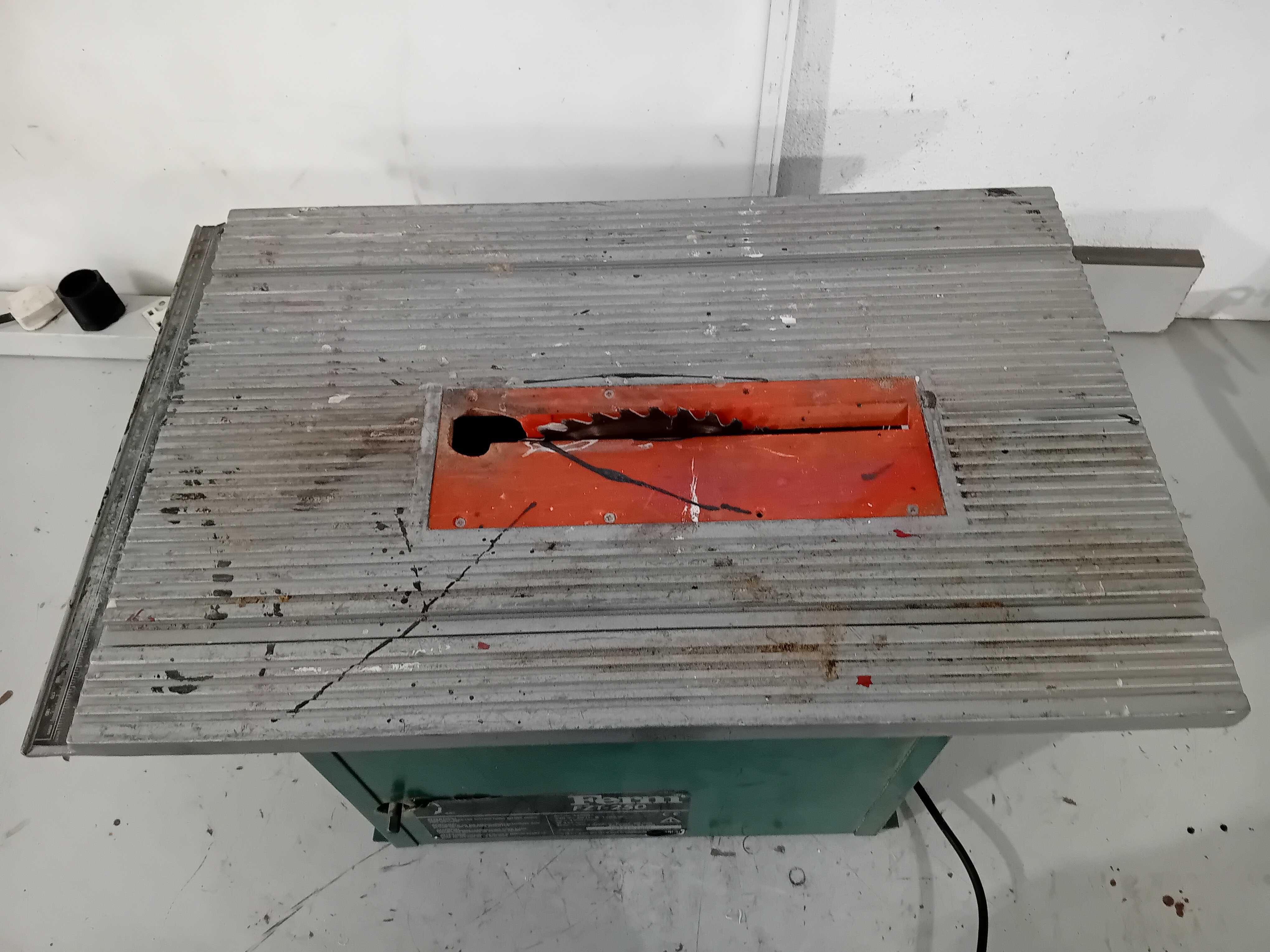Циркуляр за дърво - Ferm 1500 W
