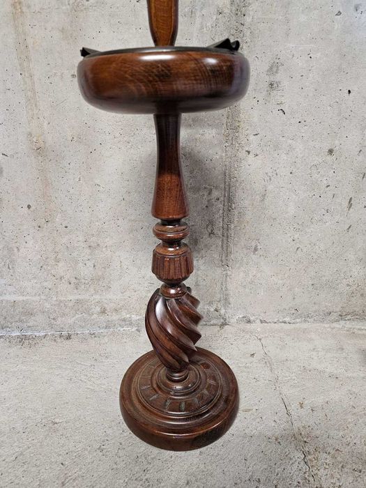 Уникален шкаф с дърворезба