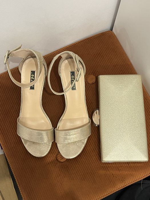 Set de sandale aurii masura 36 + clutch de ocazie