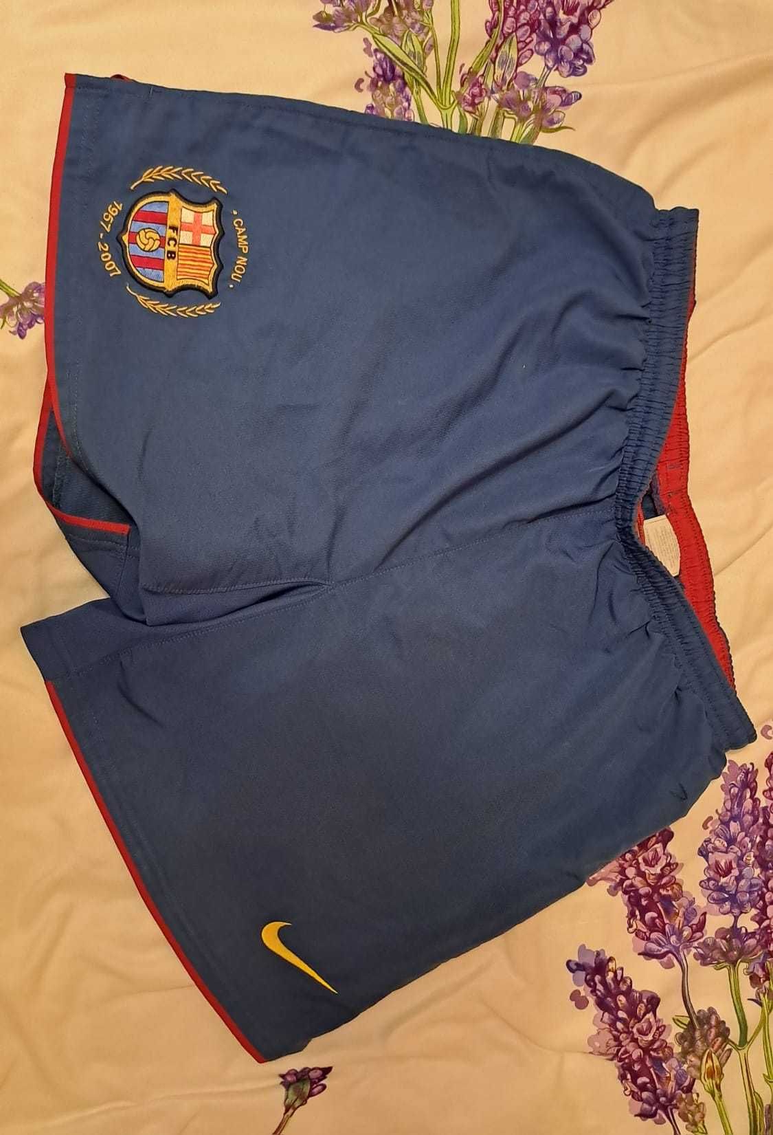 Vând pantaloni scurți XL Barcelona Nike