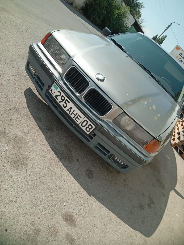 Продам BMW 318 автамат