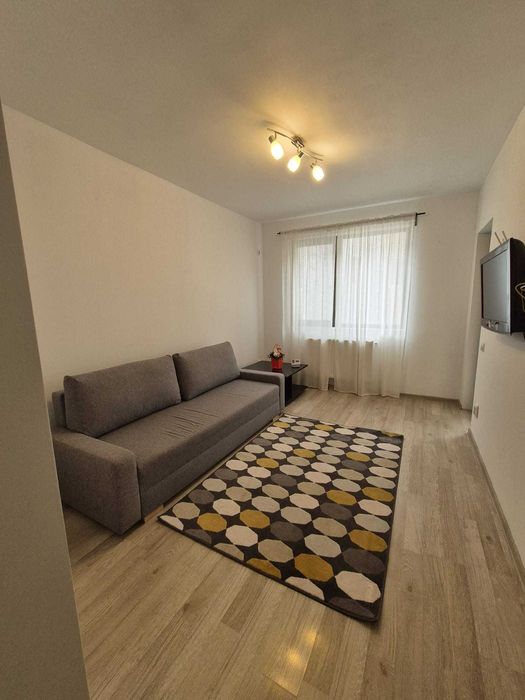 Propietar inchiriez Garsoniera langa complex La Strada