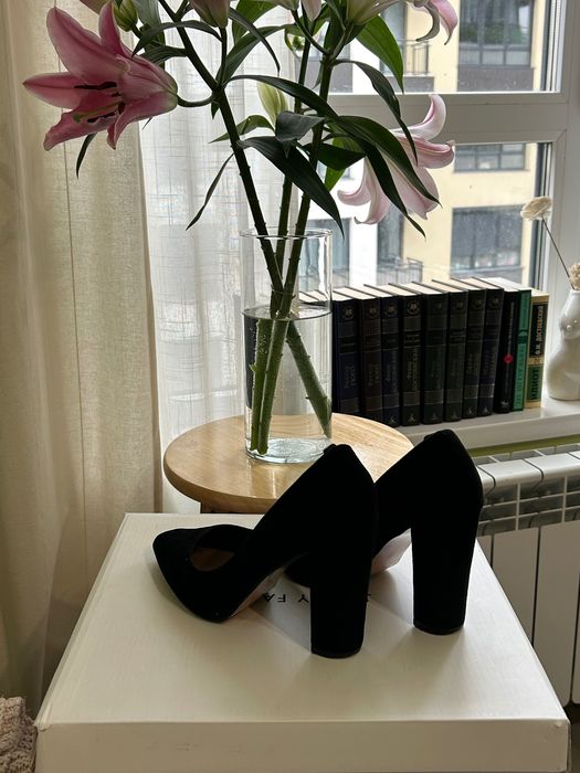 Дамски обувки на ток – номер 38, велур