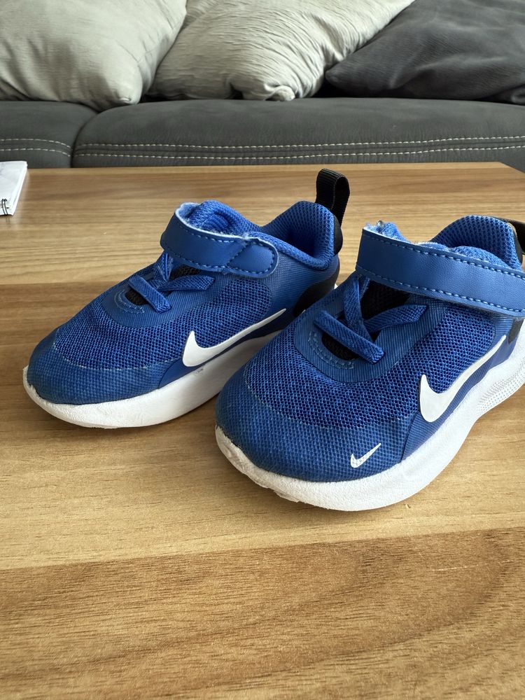 Бебешки маратонки Nike Revolution 7
