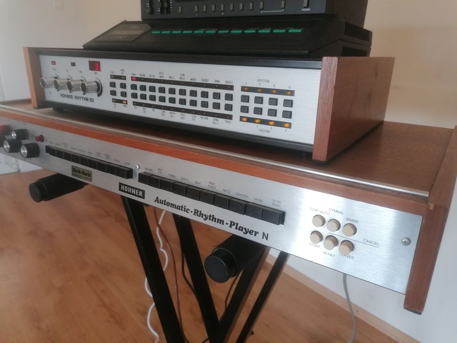 Yamaha DX TX-7 Hohner XE9 Yamaha AW16G Roland EM101 Hohner rhythm 80