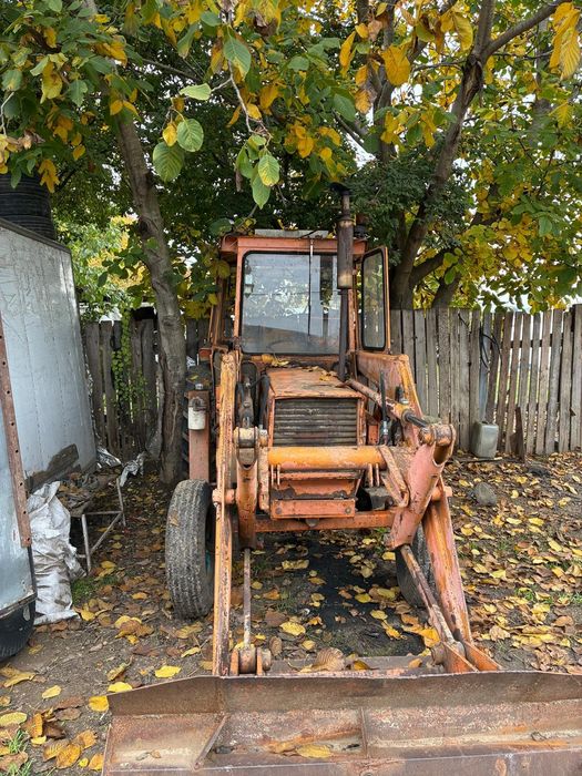Tractor Renault cu încărcător