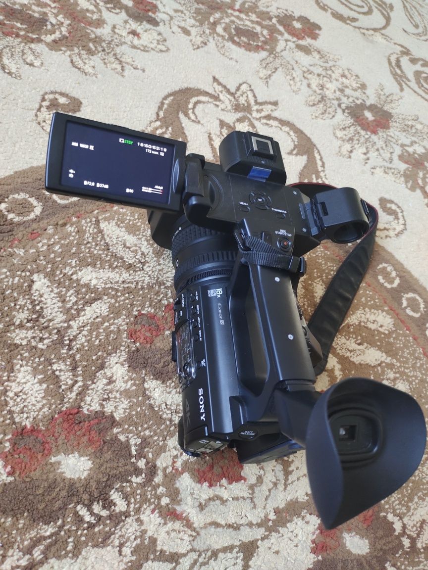 Sony HXR-NX200- Видеокамера