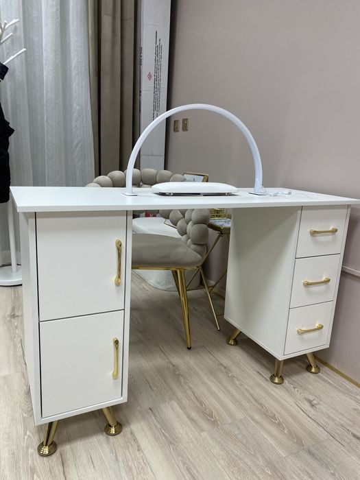 Бюро/маса за маникюр