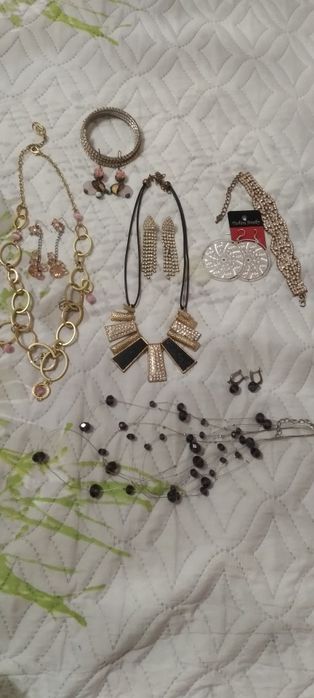 Продаётся бижутерия женская