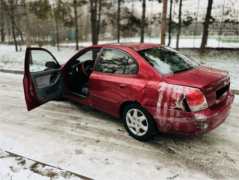 Hyundai elantra 2004 2.0 автомат